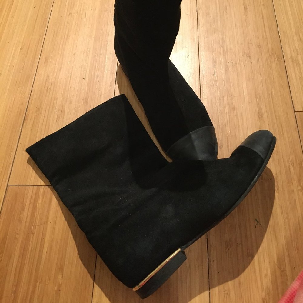 Gravity Pope Black suede flat ankle boots